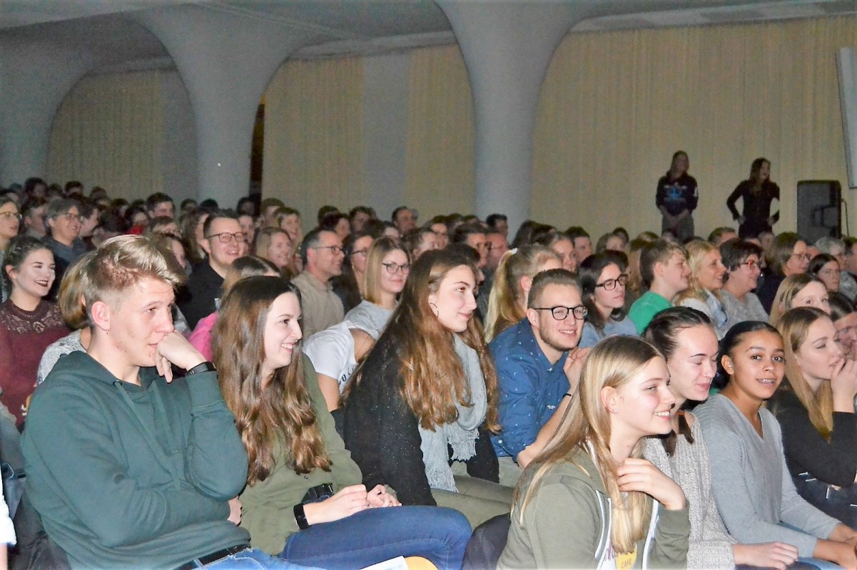 Nebelungensage vor vollbesetzter Aula 2019 06 02 KulturellerAbend1